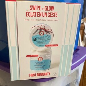 First Aid Beauty Swipe + Glow Facial Radiance Pads - Light Blue Packaging